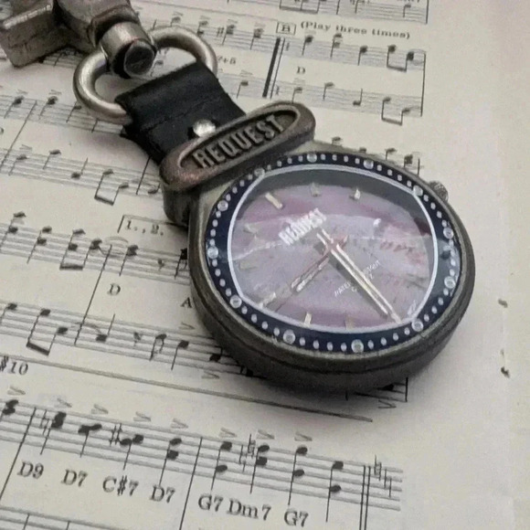 Request Vintage Style Clip-On Watch with Leather Strap - Picture 3 of 8